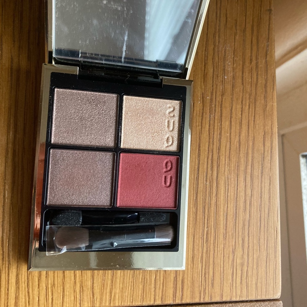 Suqqu Eyeshadow Palette - 05 Akkekage (Red and Neutral-Taupe)
